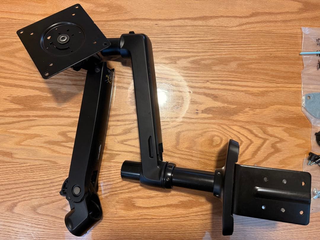 【美品】Amazonベーシック モニターアーム シングル-ディスプレイタイプ