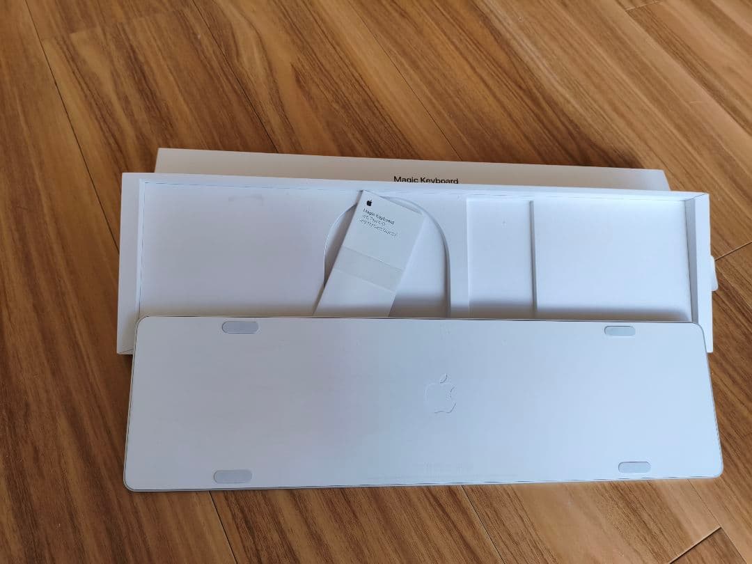 Magic Keyboard with Touch ID ホワイト