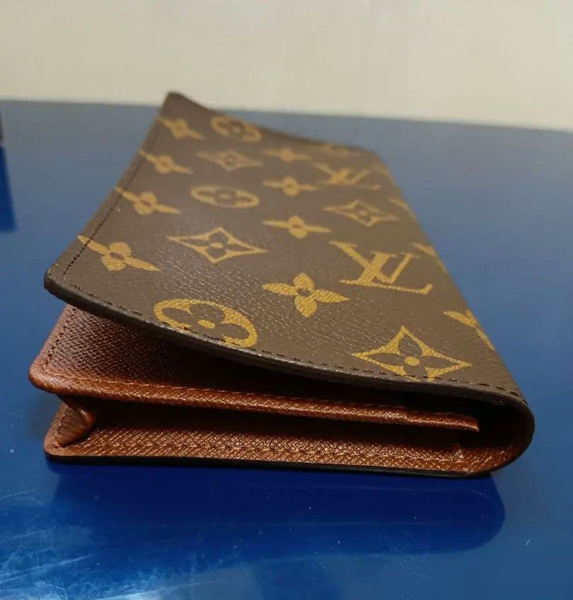 未使用【正規品】ルイヴィトン長財布 ポルトカルトクレディ モノグラム 円 長札