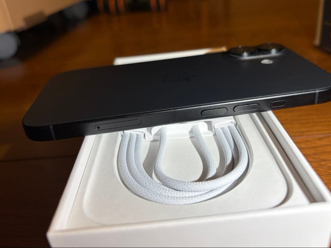 【即日発送】(美品)iPhone 16 128GB バッテリー100%