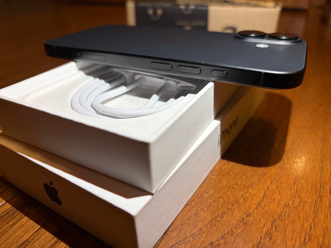 【即日発送】(美品)iPhone 16 128GB バッテリー100%