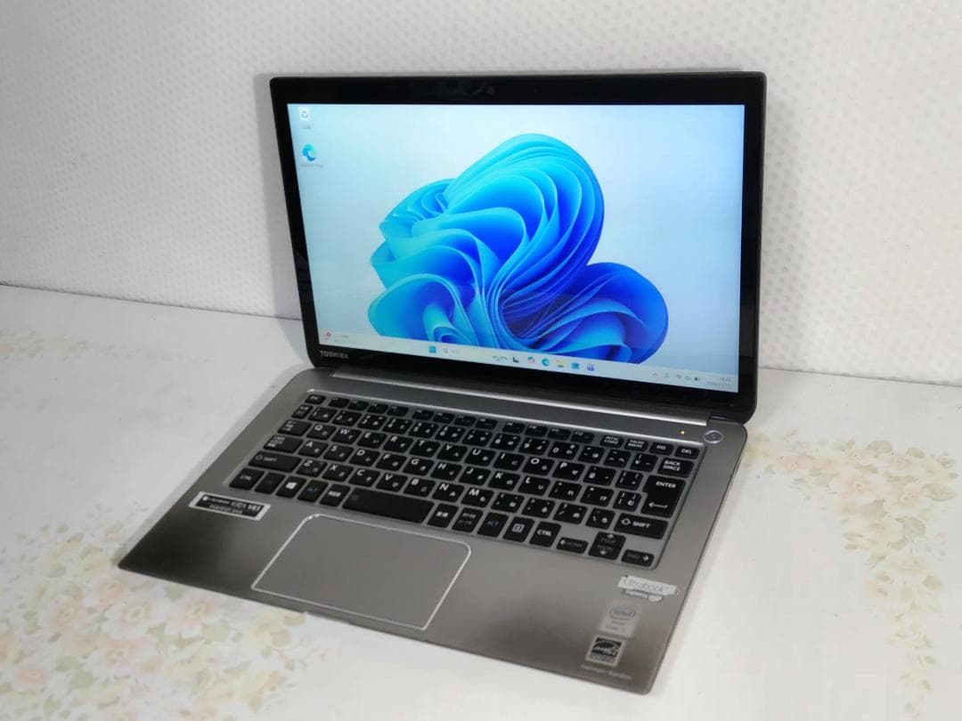 タッチパネル！！東芝 dynabook 8GB SSD 256GB ★E9