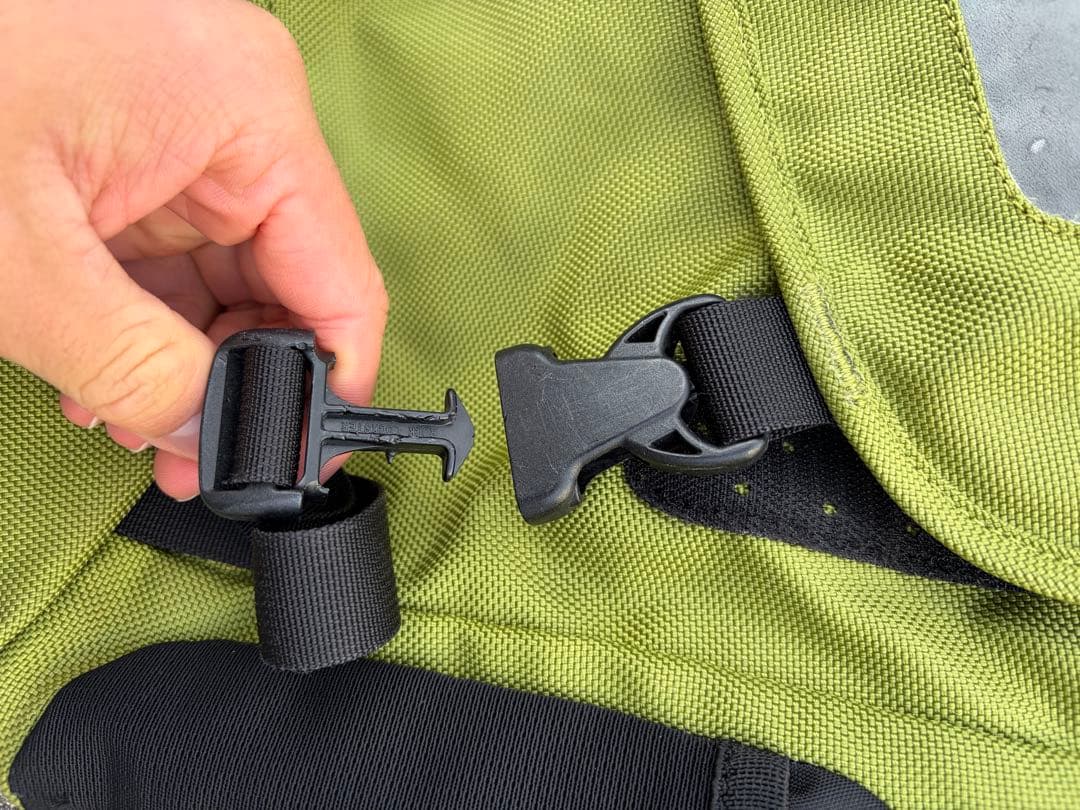 Patagonia ハーフマスバッグ　メッセンジャーバッグ グリーン