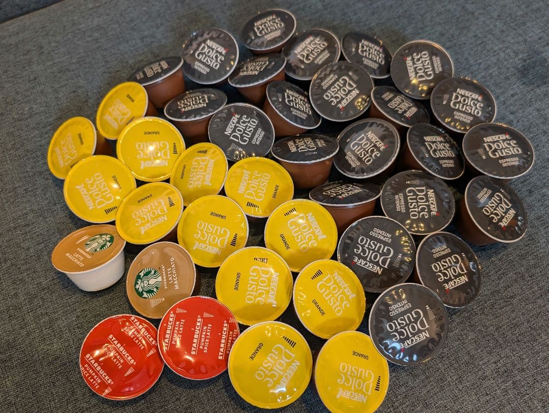 ネスカフェ ドルチェ グスト GENIO S おまけカプセル40個＋ホルダー付き