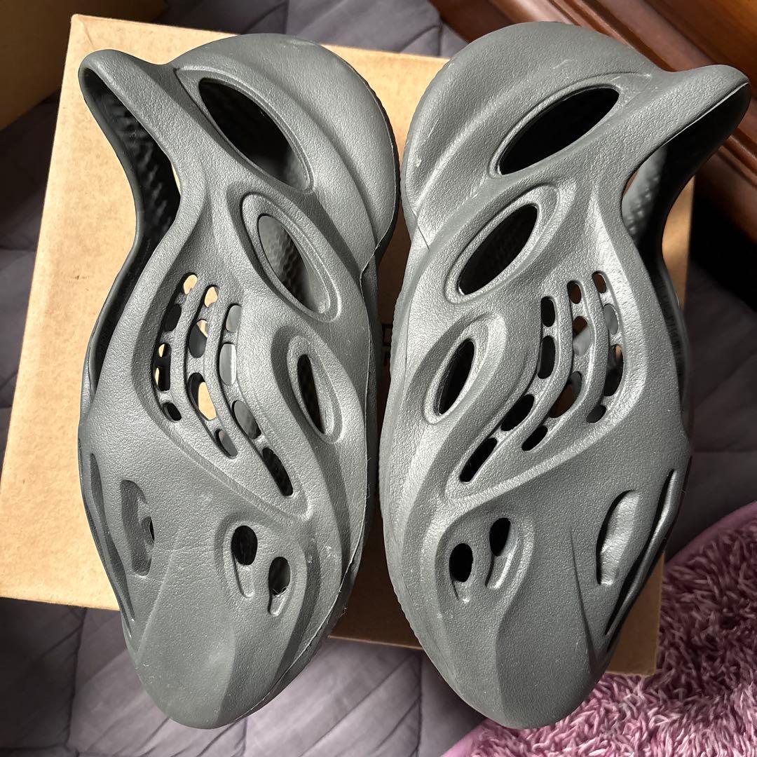 adidas YEEZY Foam Runner Carbon カーボン