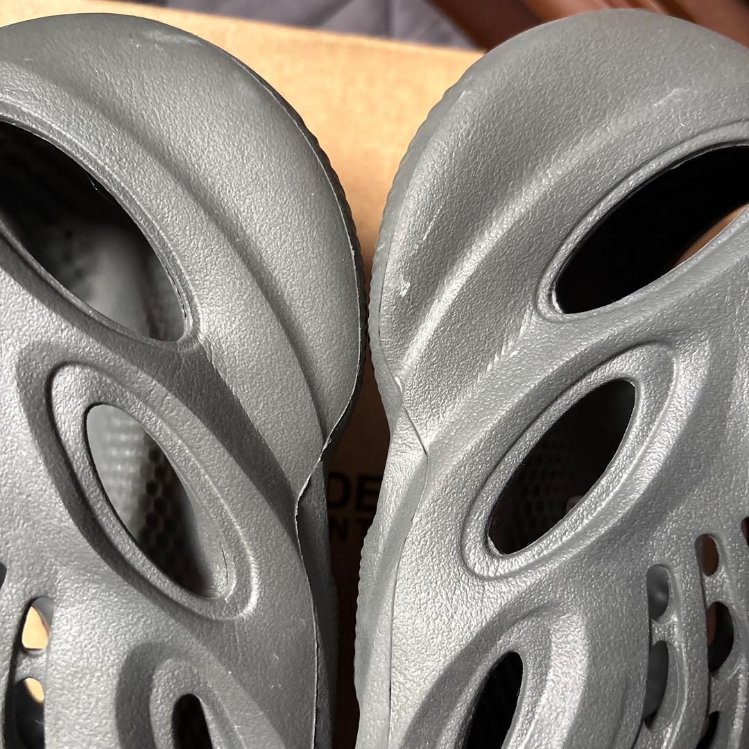 adidas YEEZY Foam Runner Carbon カーボン