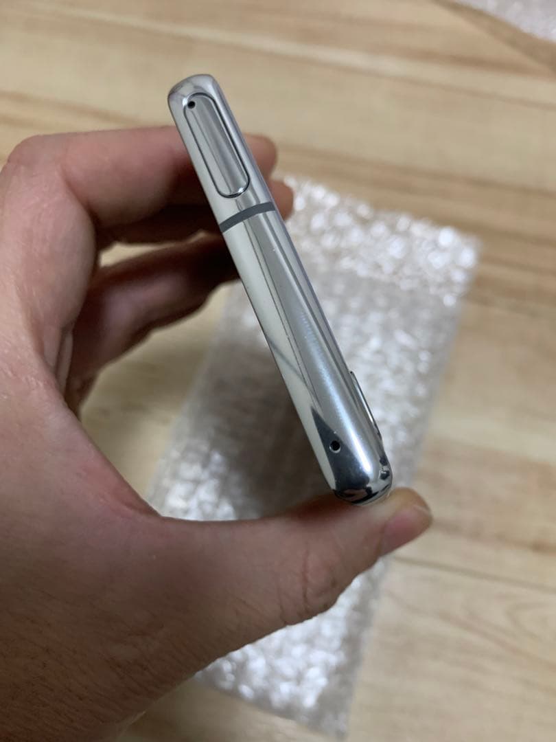 完動品 arrows NX9 ドコモ 128GB F-52A