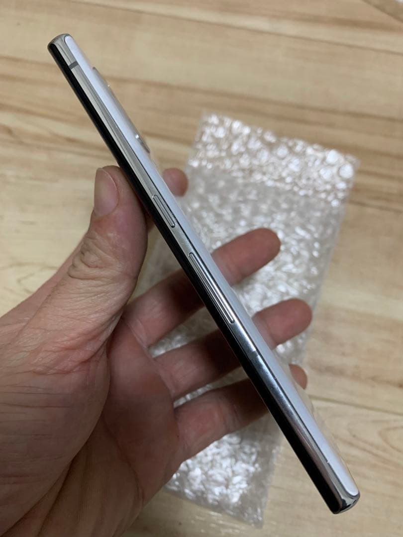 完動品 arrows NX9 ドコモ 128GB F-52A