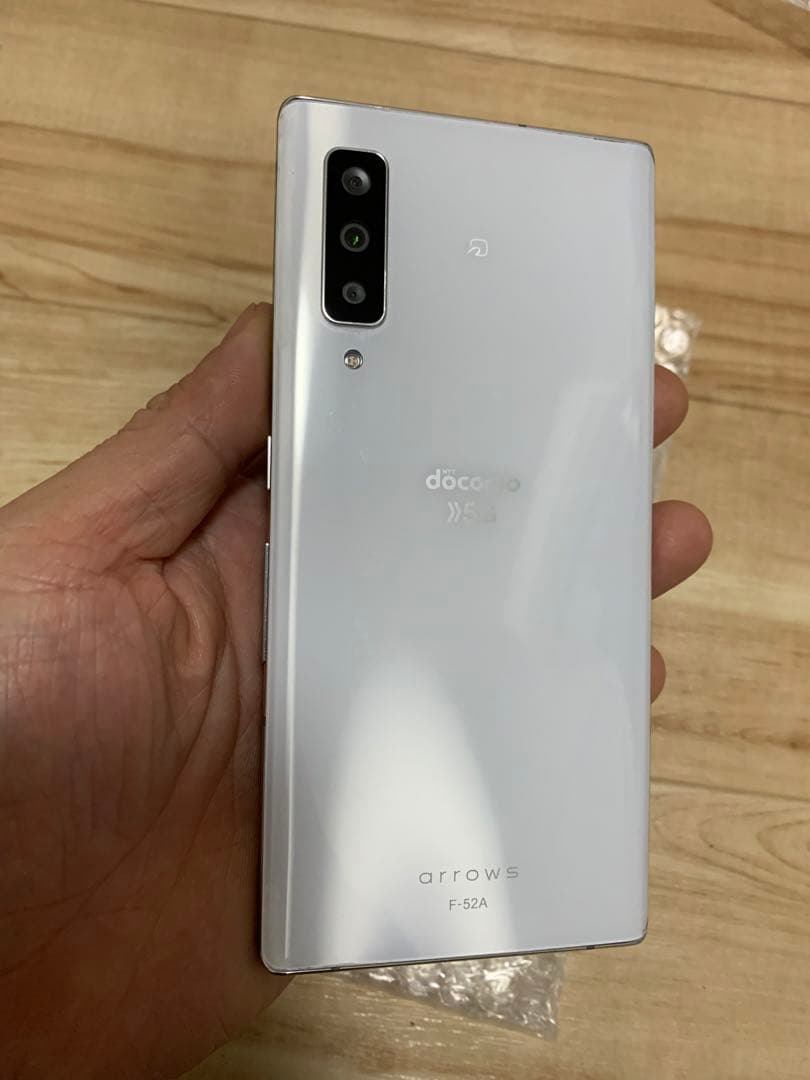 完動品 arrows NX9 ドコモ 128GB F-52A
