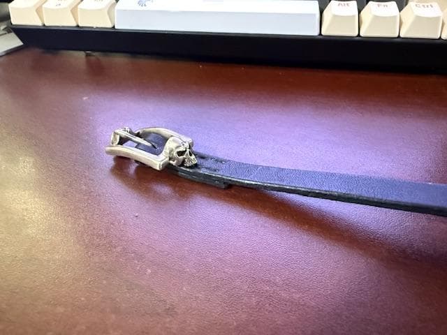 期間限定値下げします、追加パーツあり、レザーブレスレット スカルバックル