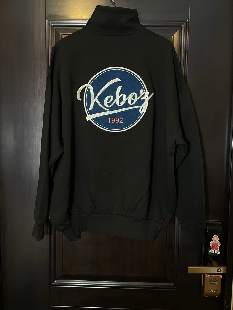 トップス KEBOZ NAGOYA BB LOGO HALF ZIP SWEAT