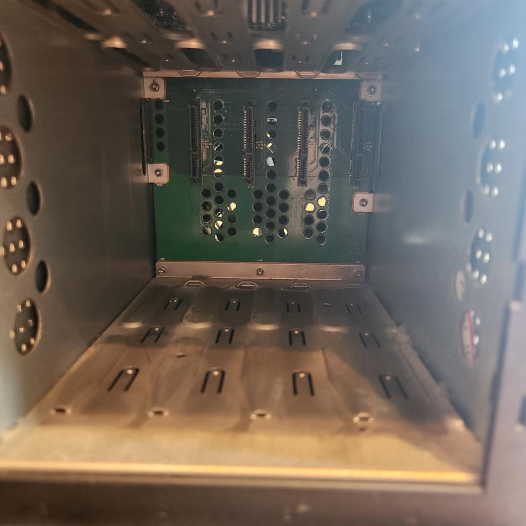 【りょー】NETGEAR ReadyNAS104NAS 3TBx4　その①