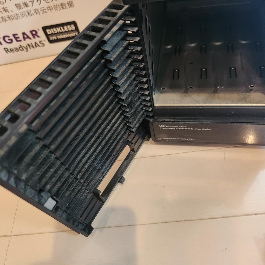 【りょー】NETGEAR ReadyNAS104NAS 3TBx4　その①