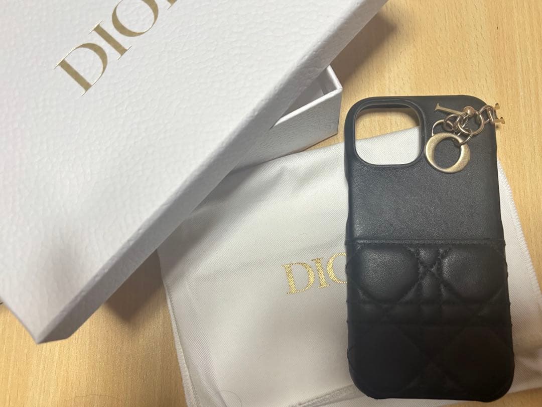 Christian Dior iphone15 ケース カナージュ チャーム付き