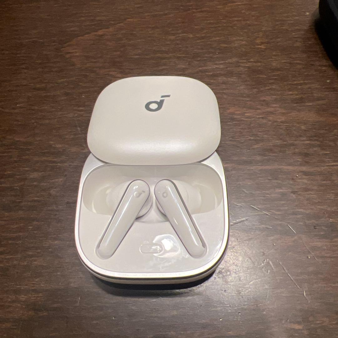ワイヤレスイヤフォン ホワイト soundcore liberty 5