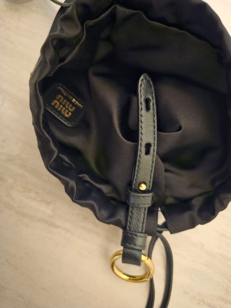 miumiu ダッチェスポーチ　巾着　黒　バッグ