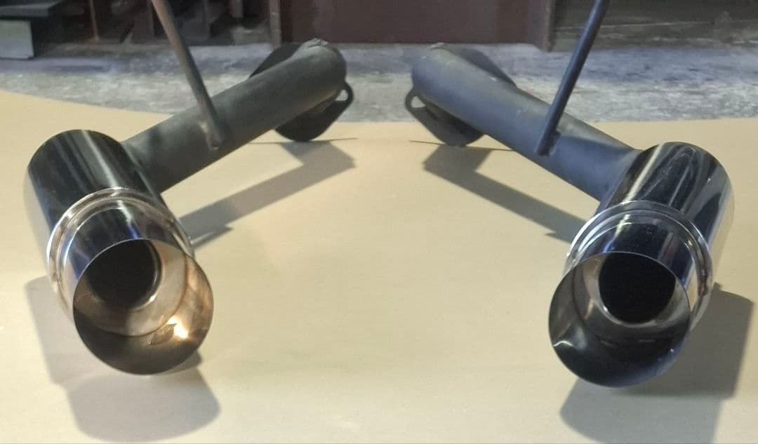 V37スカイライン　社外マフラー