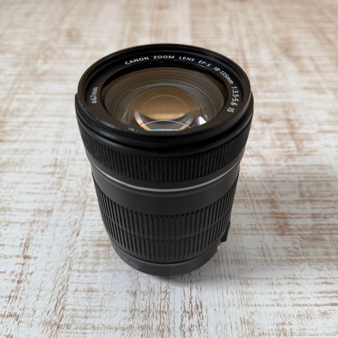 Canon キャノン　EF-S 18-135mm IS