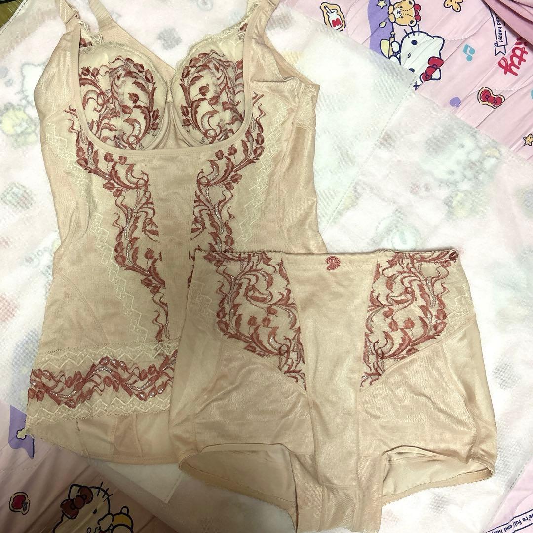 ✨週末セール10%引き！早い者勝ち！✨リベルボディシェーパーガードルの2点セット