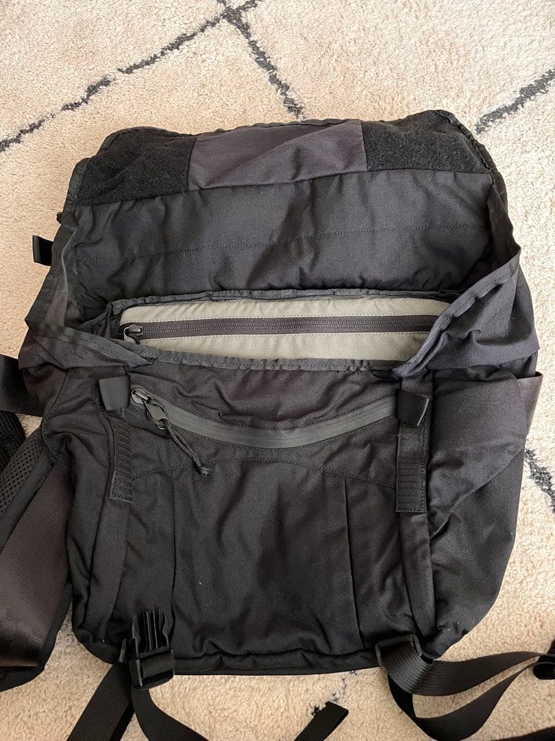 ミステリーランチ　インベーダー　メッセンジャーバッグ　ショルダーバッグ　廃盤