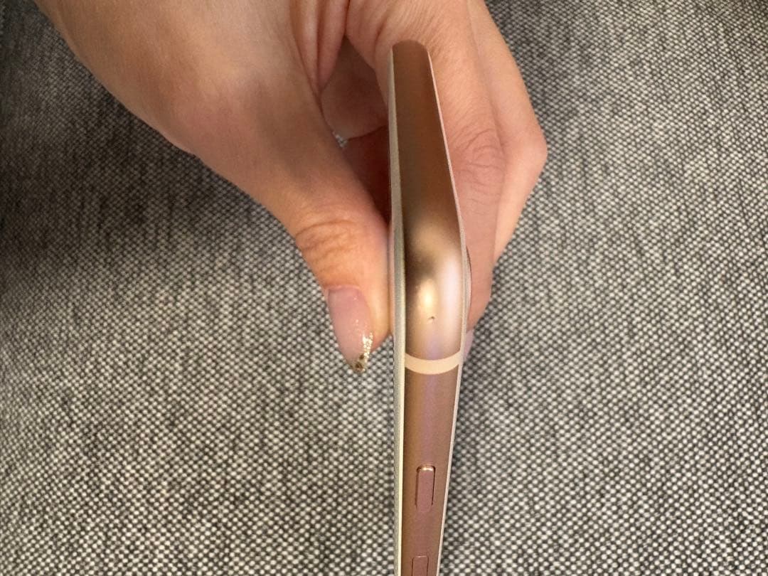 iPhone8 gold 64GB SIMロックあり