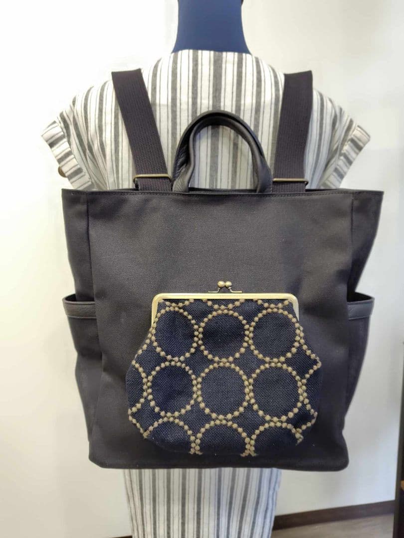 ミナペルホネン/タンバリンネイビー×カーキがま口ポケット/A4トートリュック