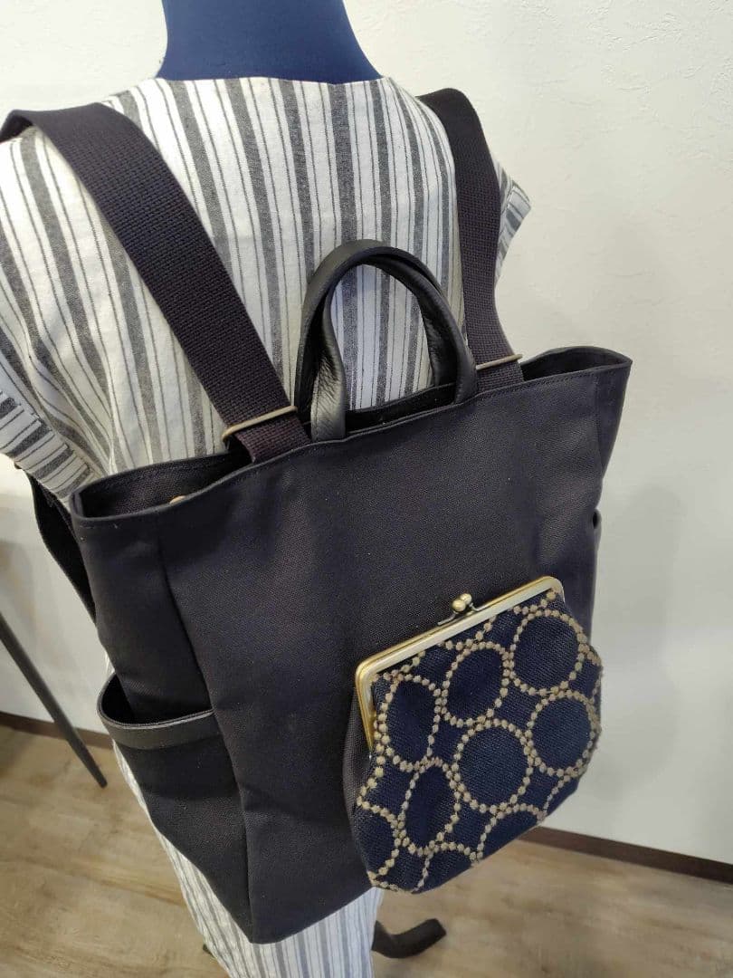 ミナペルホネン/タンバリンネイビー×カーキがま口ポケット/A4トートリュック