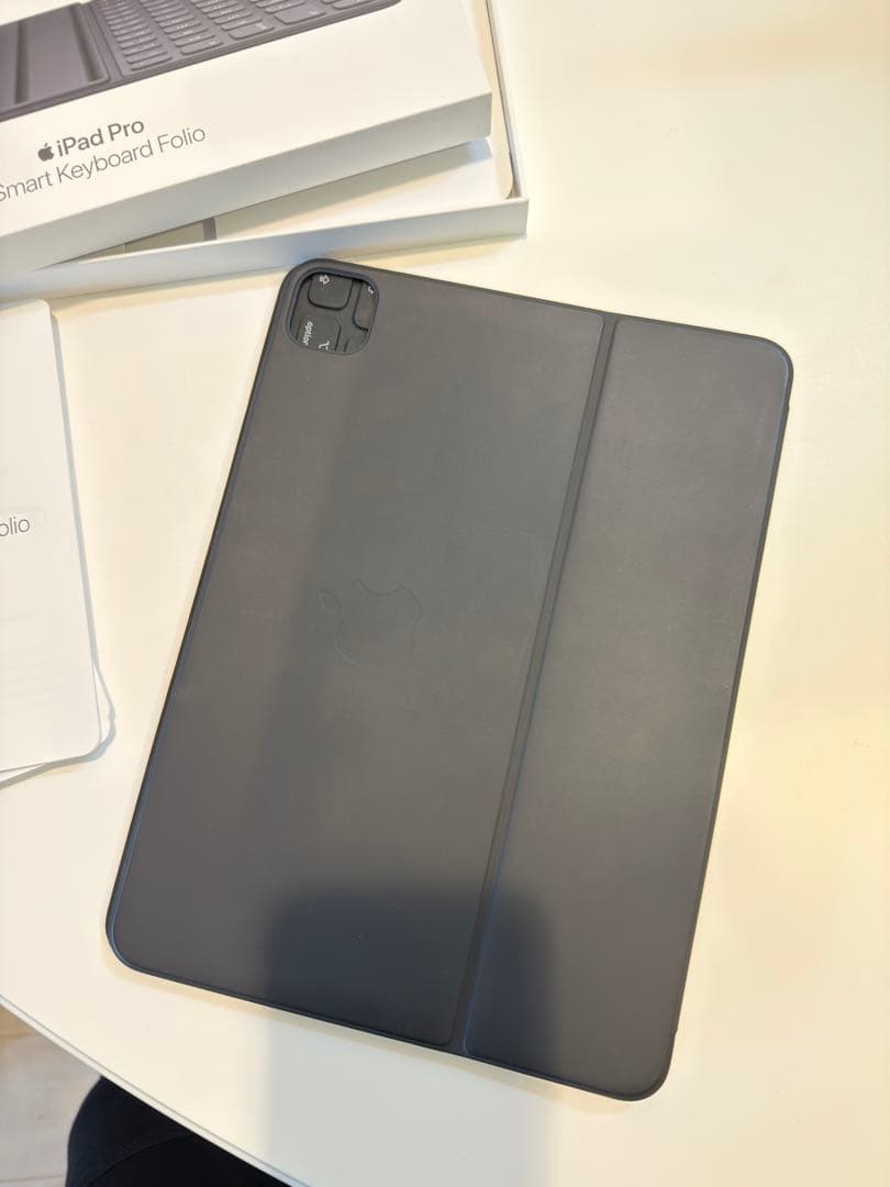 iPad Smart Keyboard Folio 11インチ