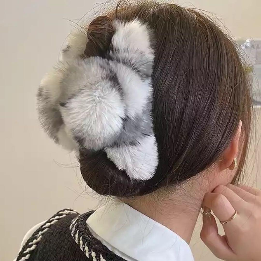 ユカリ　特大ぽんぽん.ヘアクリップ　さらふわファー　韓国　他合計14点