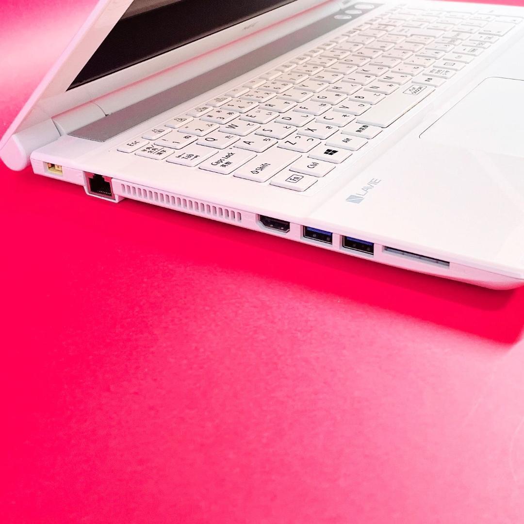 Windows11対応❣️第8世代Corei7✨️薄型ノートパソコン！カメラSSD白