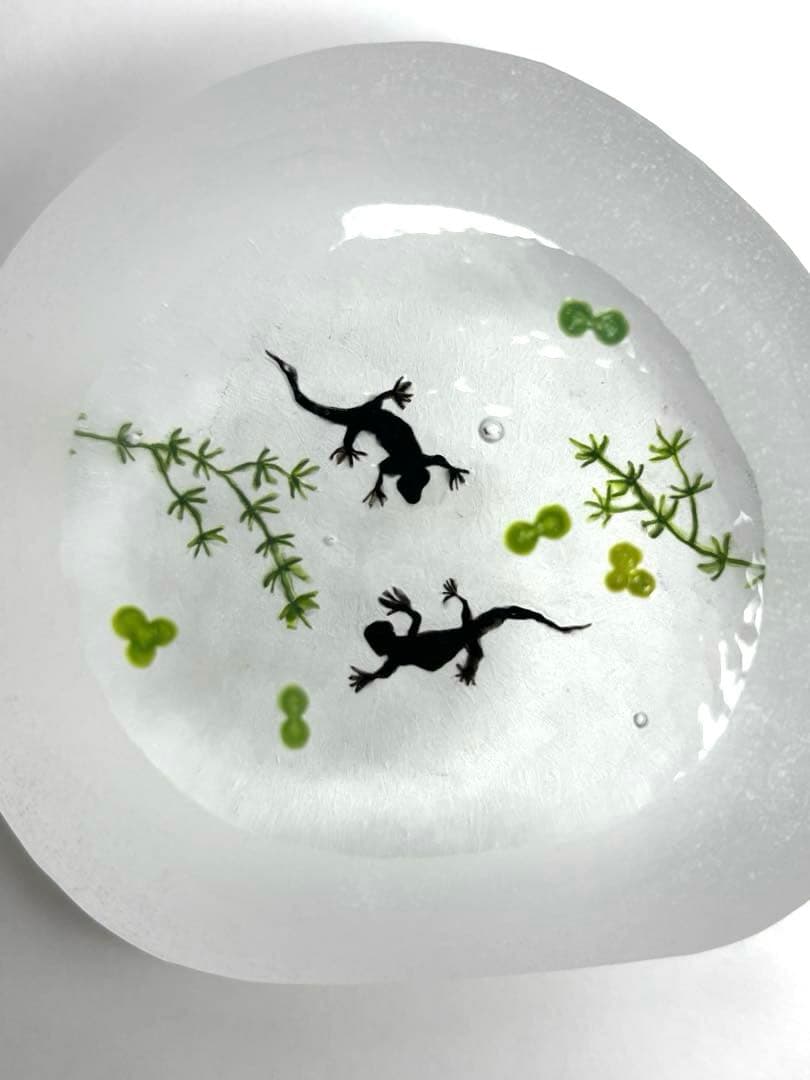 久保裕子さん作　ガラス　アカハライモリ　水草　ペーパーウェイト　文鎮　オブジェ