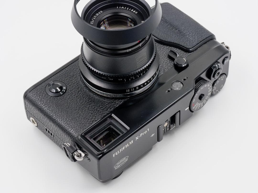 【美品】Fujifilm X-Pro1 ミラーレス一眼と35mm f1.4レンズ