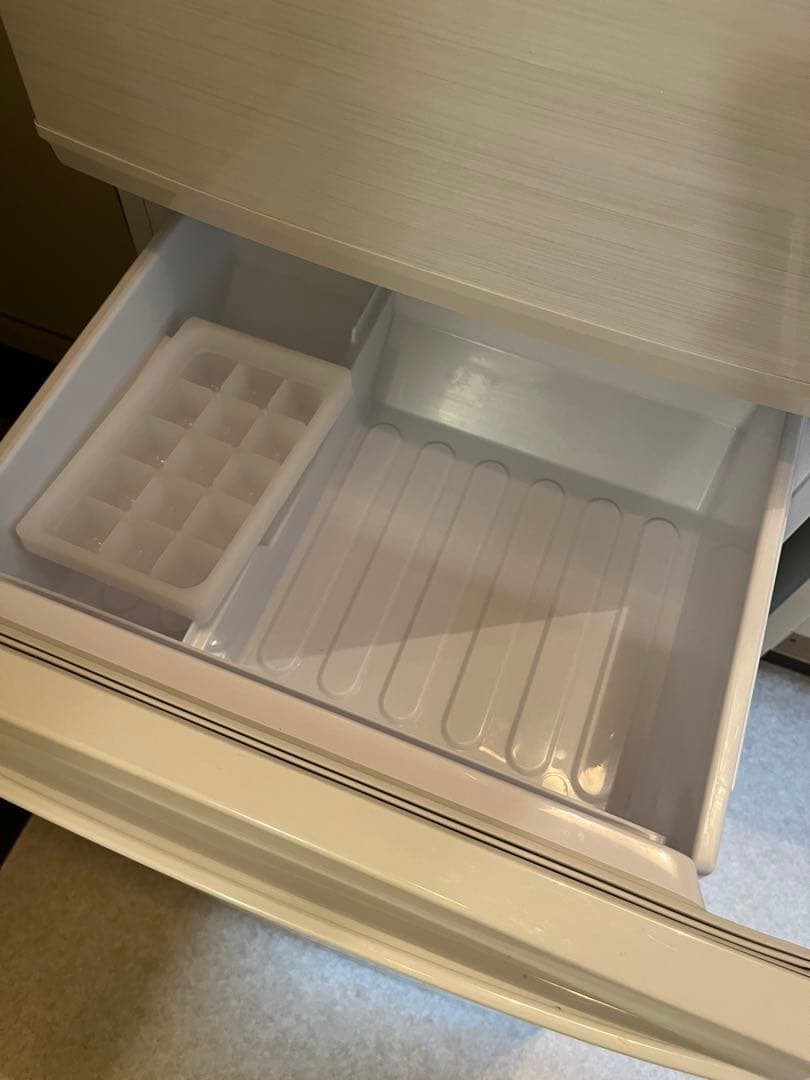 SHARP 冷蔵庫 SJ-D14F-W 約137L