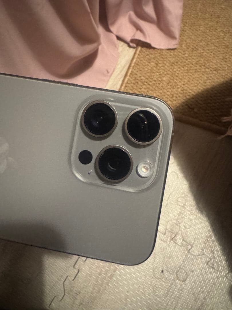 海外版 iPhone 15 Pro Max 1TB，美品，バッテリーは100%