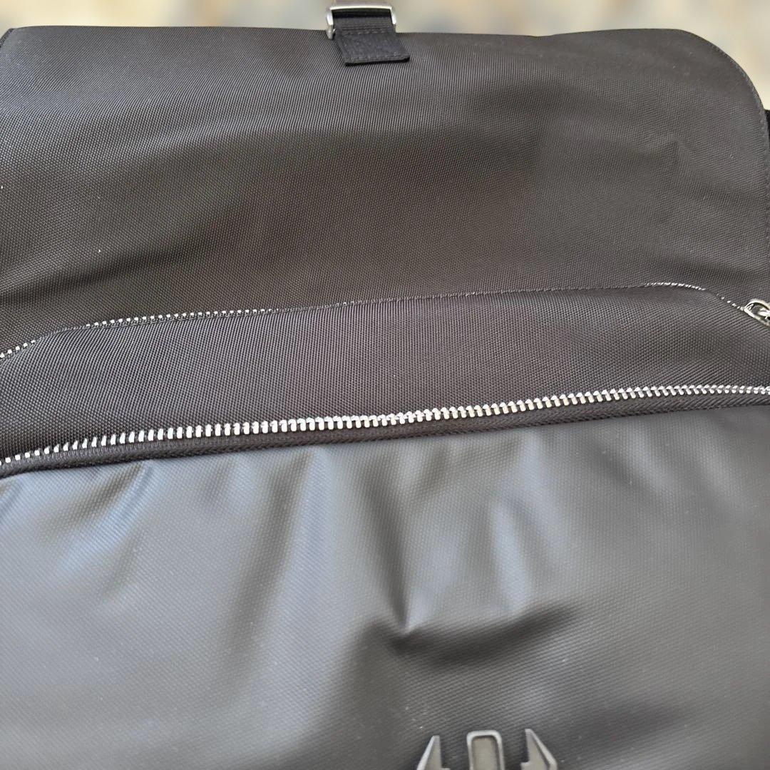 新品タグ付き  メッセンジャースリングバッグ ナイロン