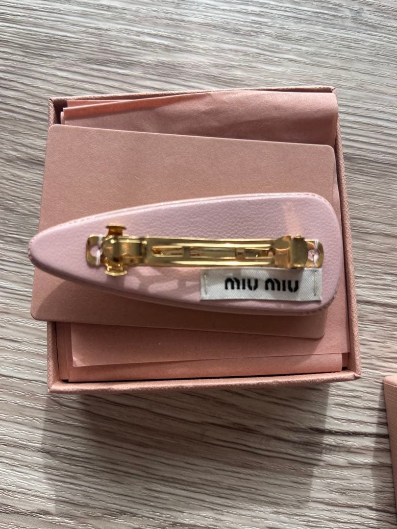 miu miu ピンク ヘアピン