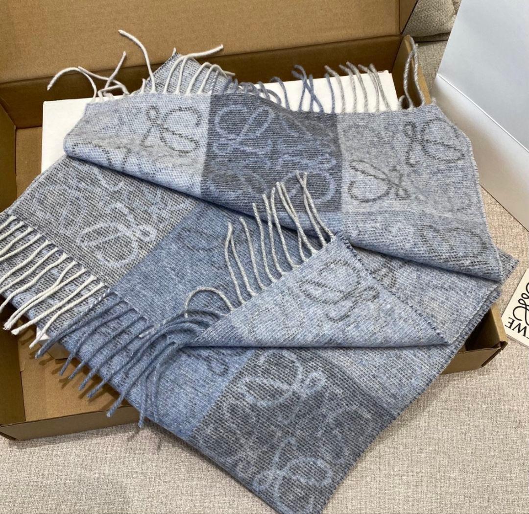 ちぃ様LOEWE グレー＆ブルーチェックウールスカーフ