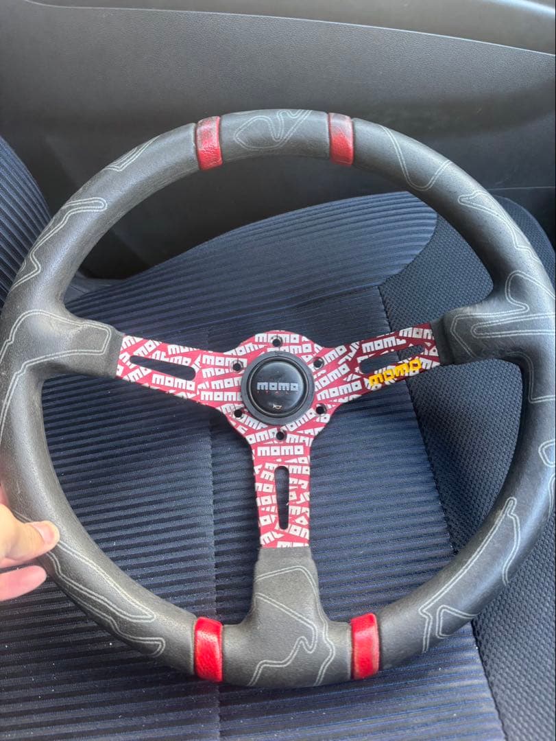 momo ステアリング　U-02 ULTRA RED