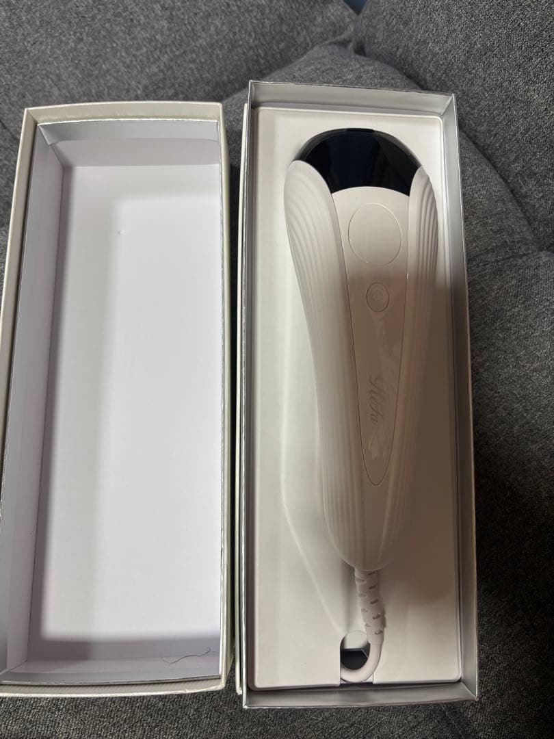 12月まで限定値段 ReFa美容器 本体と付属品 定価40000円