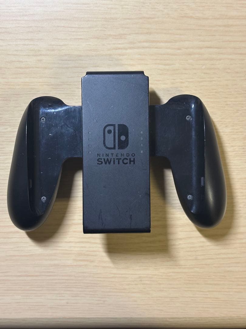 Nintendo Switch 本体＆スタンド、Joy-Conストラップ、ドッグ