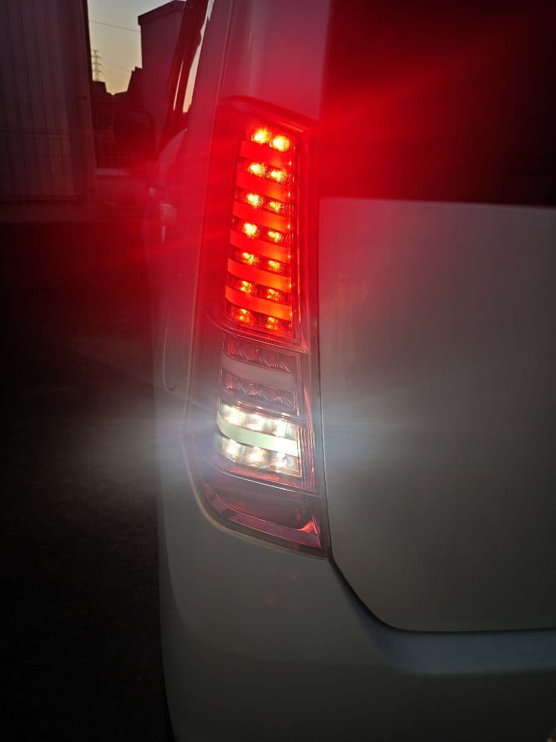 ワゴンR MH23Sテールランプ レッド/クリア