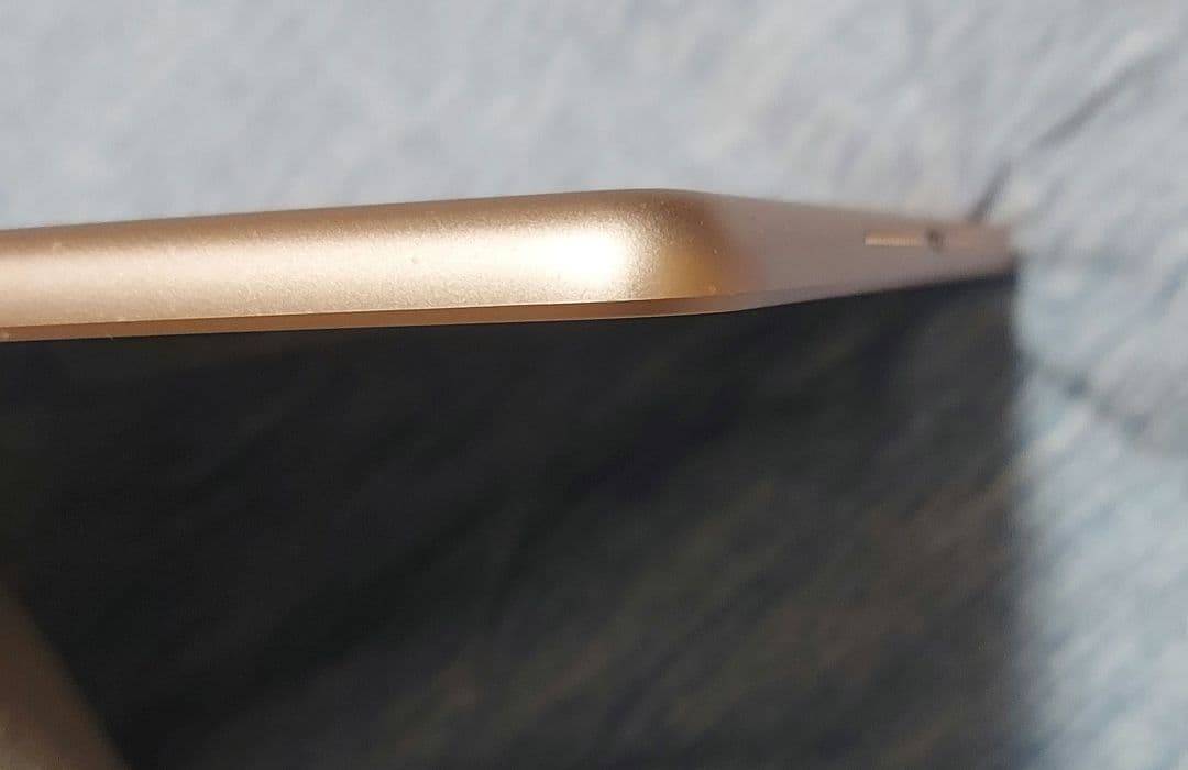 【美品】ipad 第六世代 Wi-Fiモデル 32GB