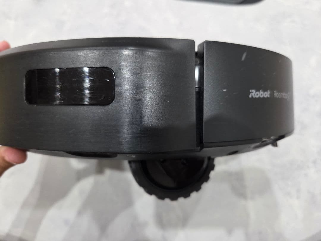 iRobot Roomba j7+ ルンバ　掃除機本体