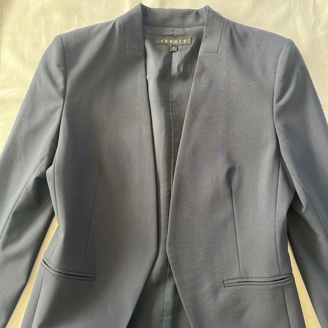 theory セオリー　ネイビーノーカラー パンツスーツ　サイズ0