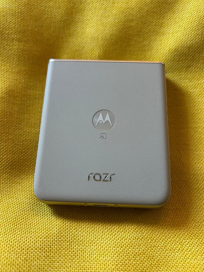 0*3様 Motorola Razr 50 おまけつき