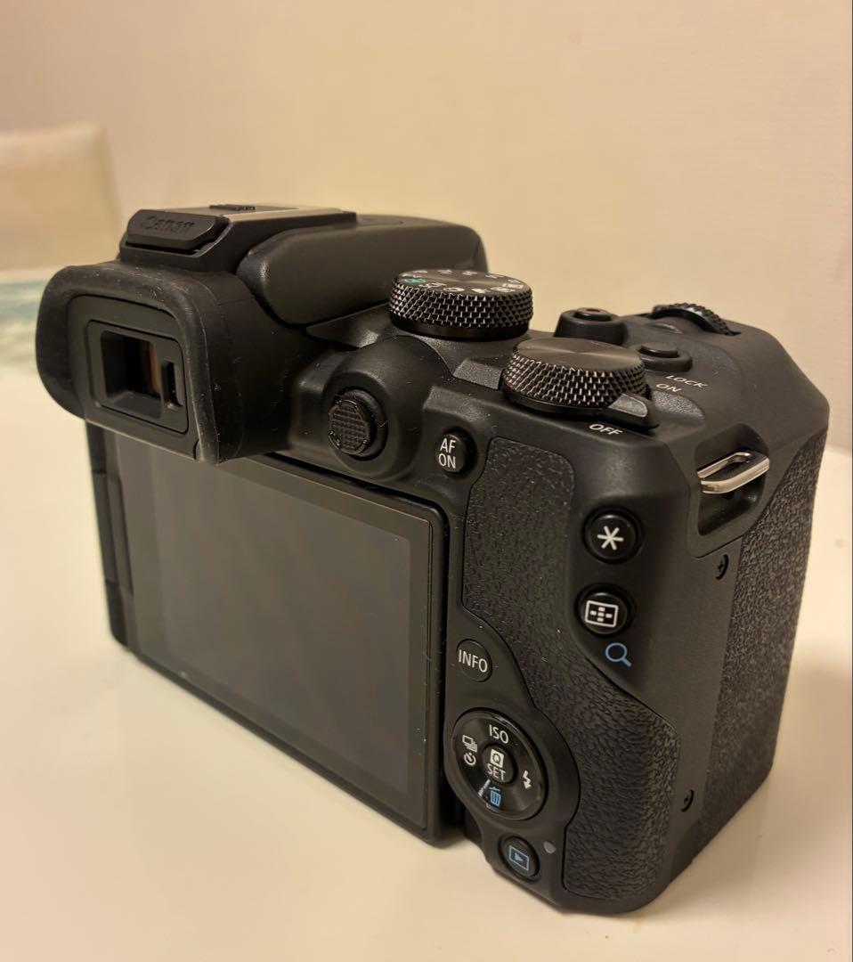 Canon EOS R10 ミラーレスカメラ　ボディ