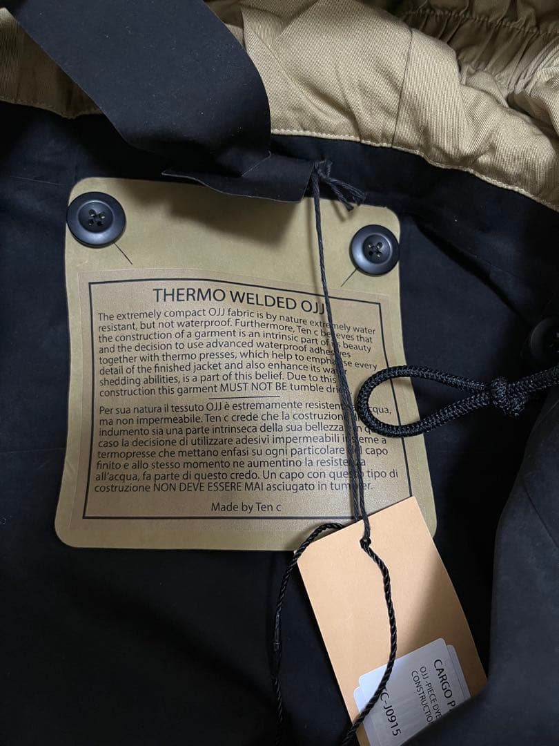 新品未使用187.000円　TenC CARGO PARKA