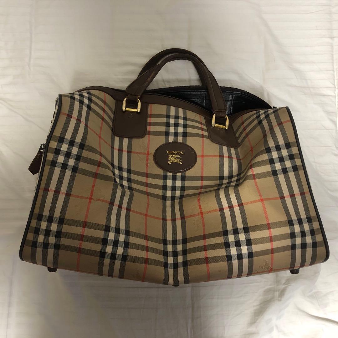 (鍵付き)バーバリーの旅行用バッグ