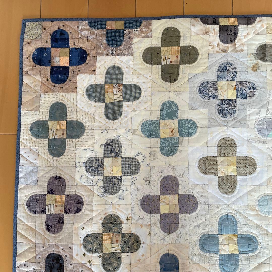 パッチワーク　キルトトップ　フラワー