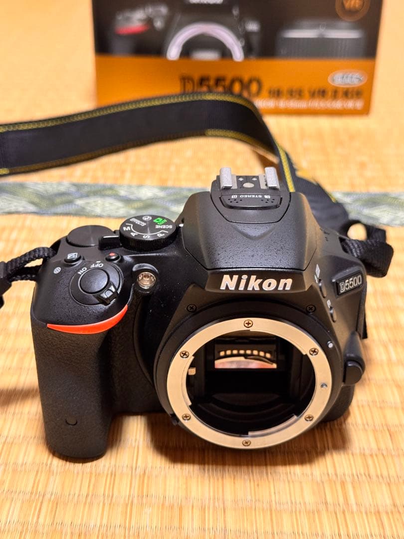 Nikon D5500 本体　D5600対応70-300mm望遠レンズ